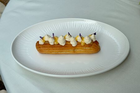 Эклер с апельсиновым кремом