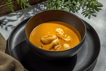 Том ям с морепродуктами