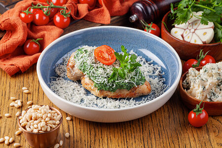 Грудка со шпинатом и пармезаном