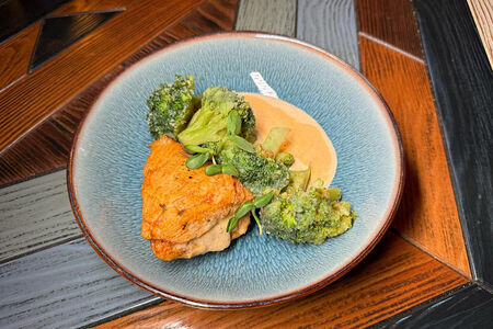 Куриная грудка с брокколи