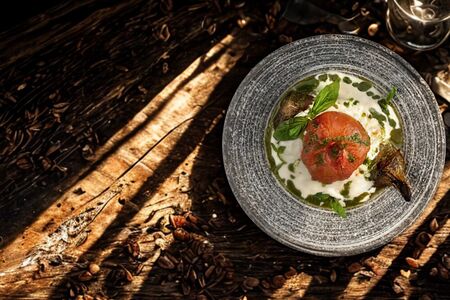 Теплый баклажан с томатом и страчателлой