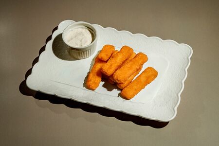 Рыбные палочки с соусом Тартар