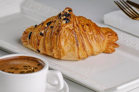 Круассан с шоколадом