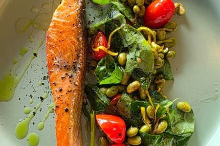Форель с овощами