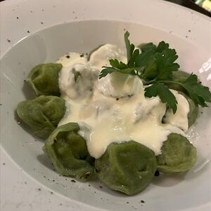 Пельмени с ягнятиной под муссом из пармезана