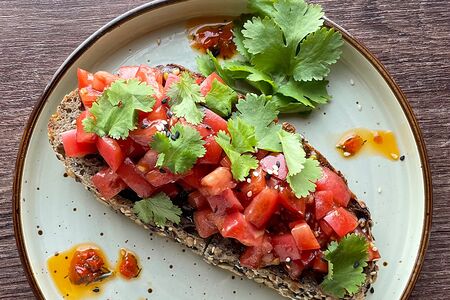 Тост со сладкими томатами