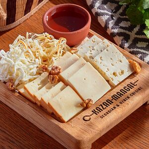 Ассорти домашних сыров