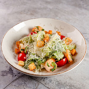 Салат Цезарь с креветками