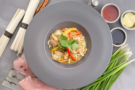 Вок с цыплёнком в кисло-сладком соусе