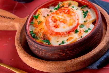 Говядина запеченная с картофелем и грибами