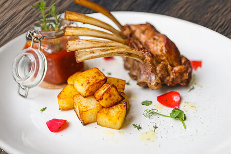 Ягненок на кости