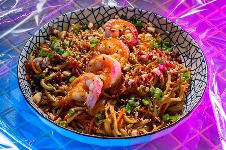 Лапша с креветками и устричным соусом 