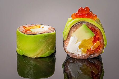 Сашими ролл с лососем и авокадо