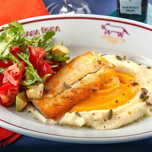 Нежная треска с пюре и тыквенным соусом