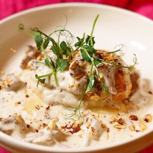 Куриное филе с моцареллой в сливочном соусе с грибами