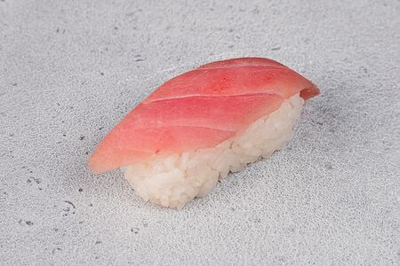 Нигири с тунцом