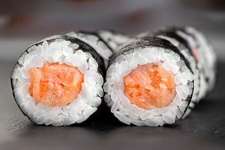 Маки с лососем