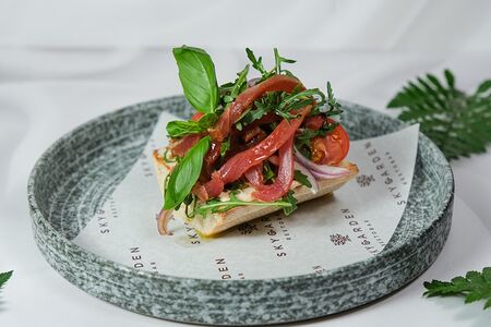 Брускетта с тунцом