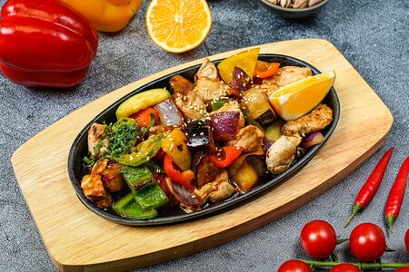 Куриное мясо на сковороде