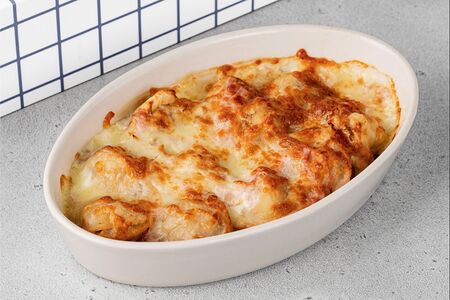 Запеченные пельмени в сливочном соусе 