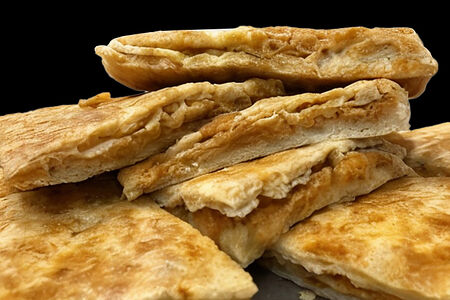 Слоеное чуду с зеленью и творогом