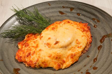 Отбивная свинина под грибной шапочкой жюльен