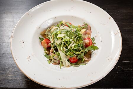 Салат с ростбифом