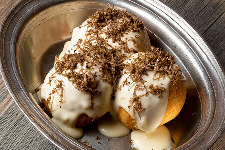 Датские пончики с тыквой, таледжо и трюфелями