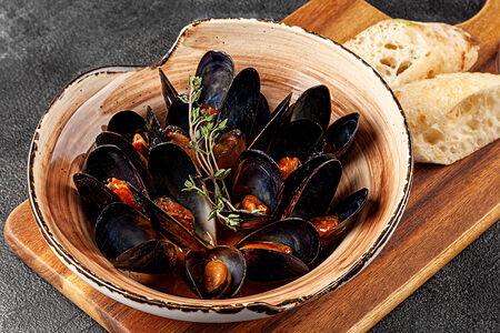 Мидии в соусе том ям