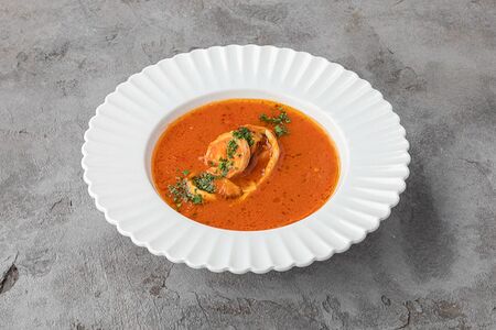 Томатный суп с морепродуктами