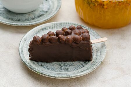 Чизкейк с фундуком в молочном шоколаде 