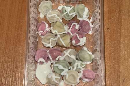 Детские пельмени пуговки со сметаной