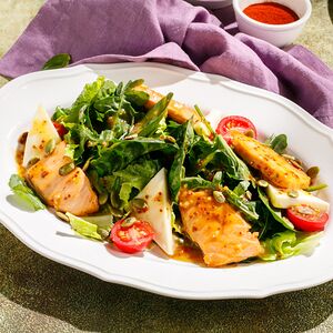 Теплый салат с лососем