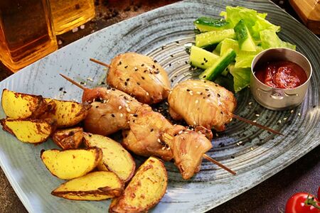 Куриный шашлычок с печеным картофелем