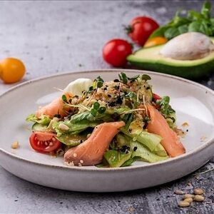 Салат с лососем