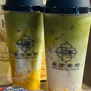 Матча с кокосовым молоком и манго 