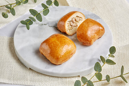 Пирожок с курицей и картофелем