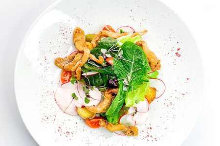 Салат с молодым картофелем и вешенками 