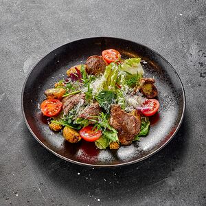 Теплый салат с говядиной