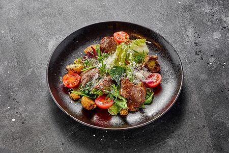 Теплый салат с говядиной