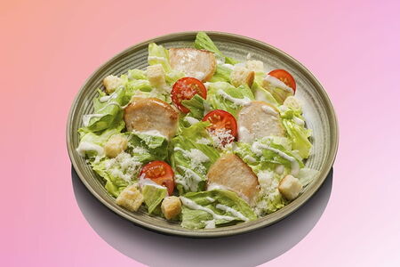 Салат Цезарь с курицей