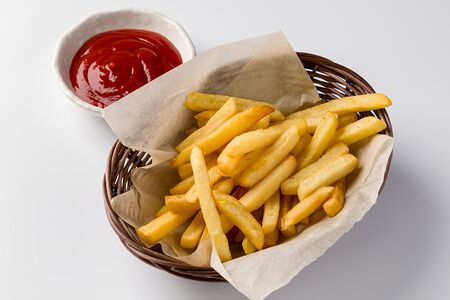 Картофель фри с кетчупом
