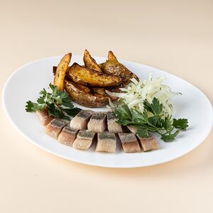 Сельдь с картофелем и лучком