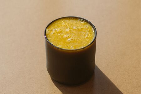 Смузи манго-лайм-базилик 