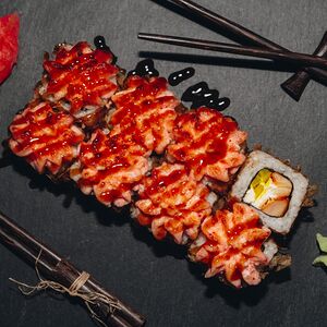 Ролл запеченный с курицей и такуаном
