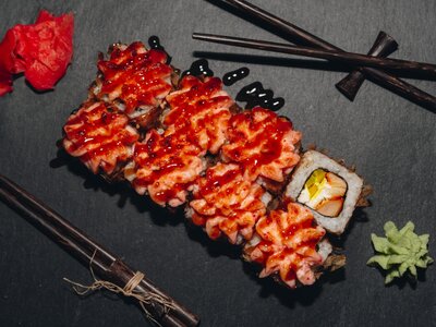 Ролл запеченный с курицей и такуаном