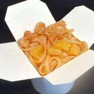 Лапша с креветкой и ананасом в кисло-сладком соусе