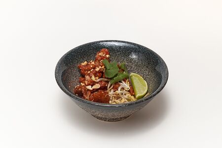 Курица в острой глазури с арахисом 