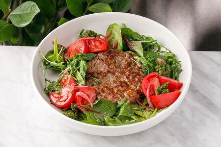 Бифштекс из ягненка с узбекскими томатами и мятным песто