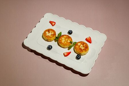 Сырники ванильные с изюмом 